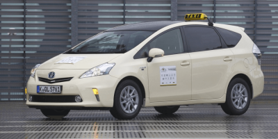 toyota-taxi-prius-hybrid-symbolbild