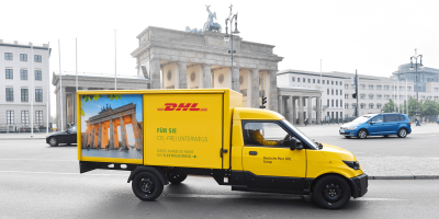 deutsche-post-dhl-streetscooter-berlin-2017-brandenburger-tor