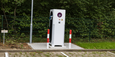xcharge-ladestation-charging-station-deutsche-telekom-hamburg-2019-daniel-boennighausen-min