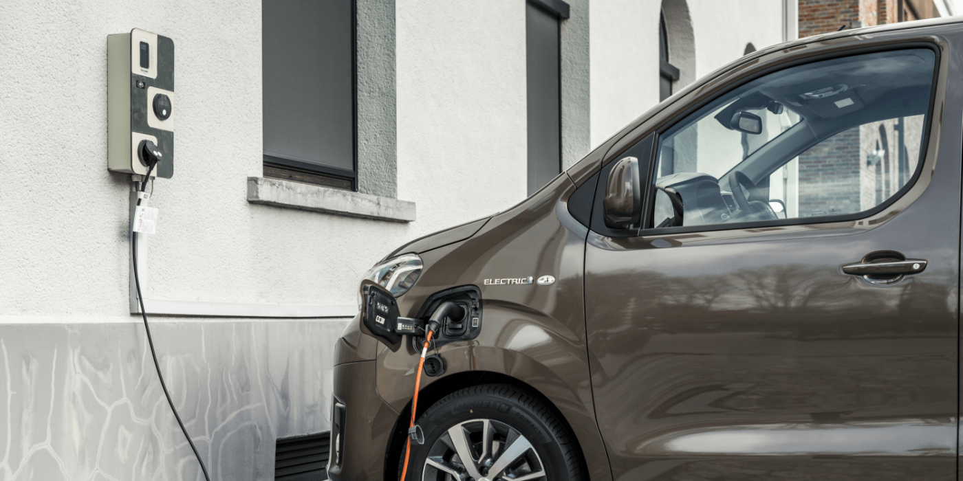 toyota-proace-verso-electric-ladestation-charging-station-wallbox-2021-01-min
