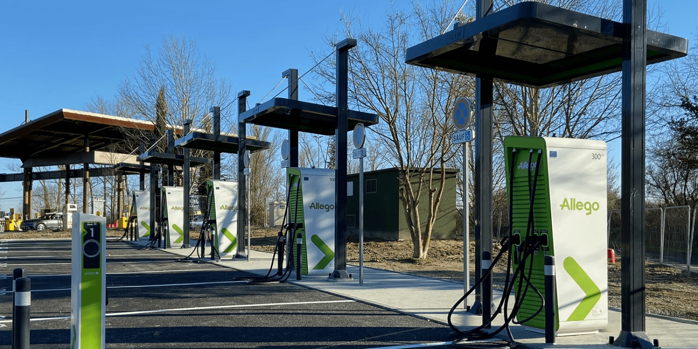 allego-ladestation-charging-station-vinci-autoroutes-frankreich-france-2023-02-min